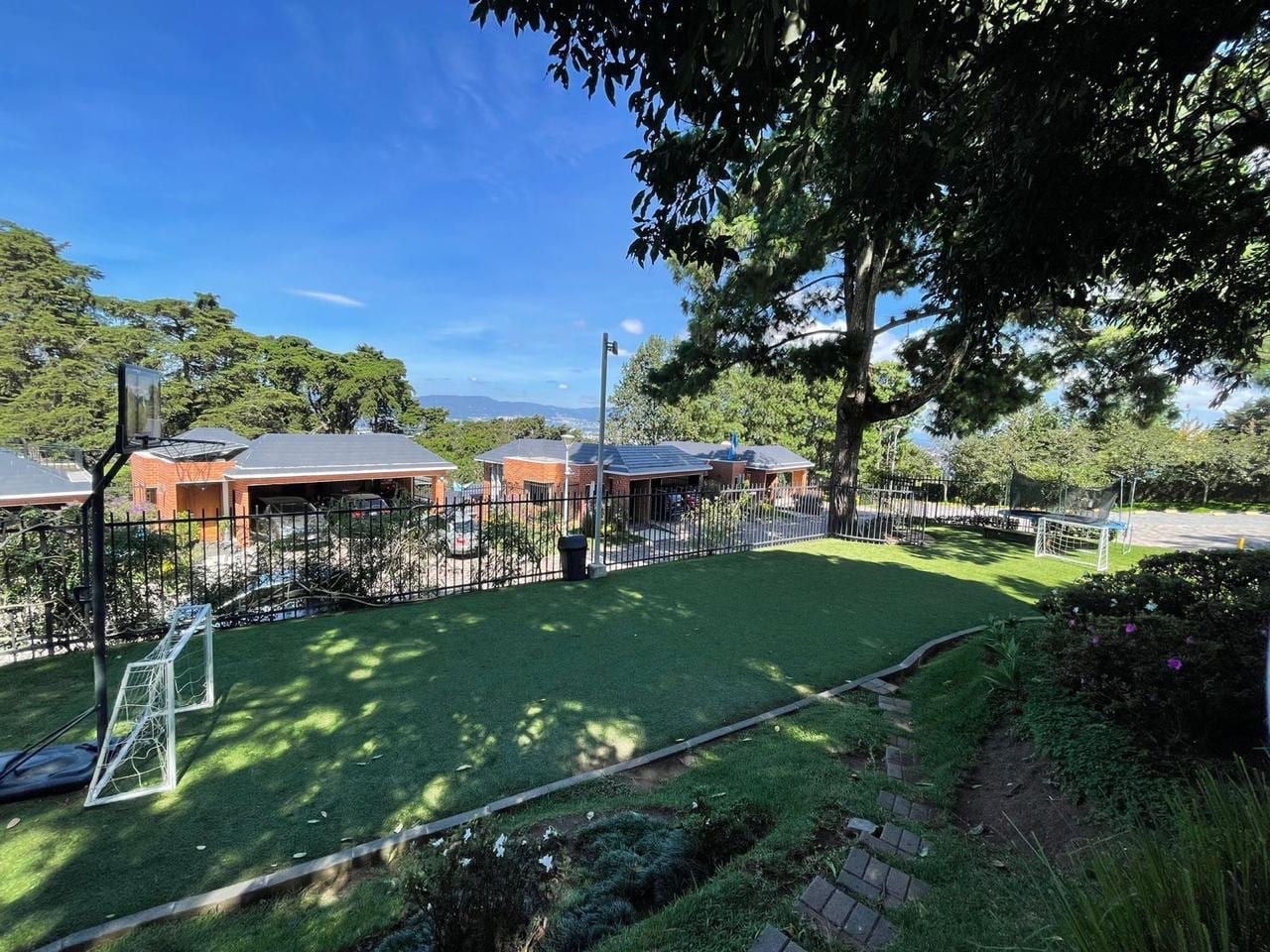 Casa en venta | Atarja Bellas luces | 3 habitaciones | jardín | Acceso por La Brecha — Casa en Venta en Bellas Luces, Santa Catarina Pinula, Guatemala, Ciudad — foto 16 de 16