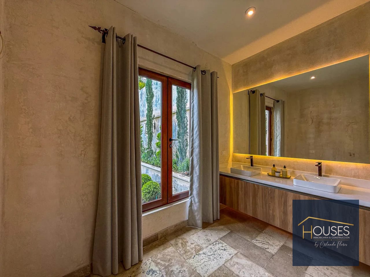 Vendo Casa de esquina en Paseo Antigua, Antigua Guatemala — Casa en Venta en Antigua, Sacatepéquez — foto 9 de 15