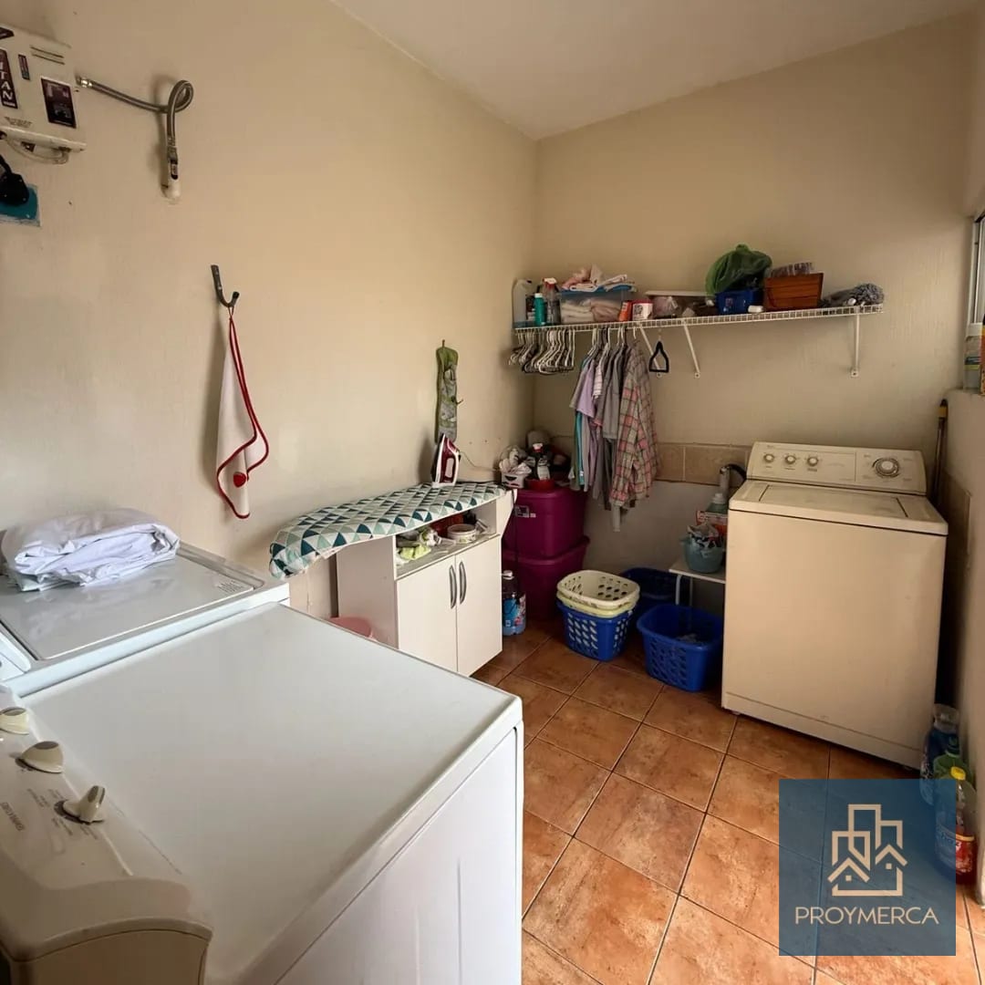 Casa en Venta, Residenciales Jardines de San Isidro, Zona 16 — Casa en Venta en Jardines de San Isidro, Zona 16, Guatemala, Ciudad — foto 2 de 13