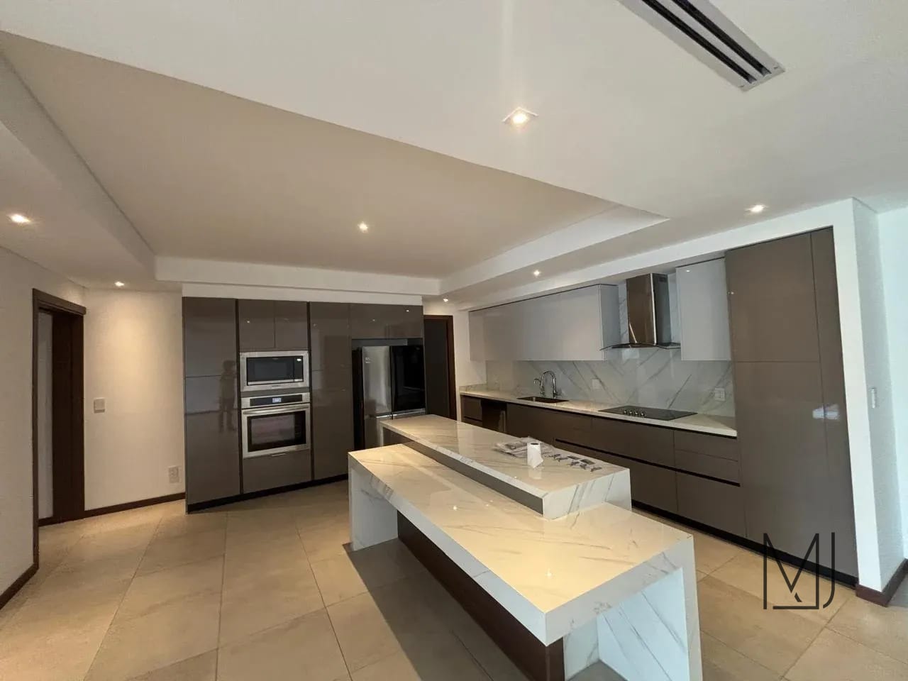 Apartamento en Alquiler / Venta | Edificio Azores | Zona 15 VH2 | 3 habitaciones · AC — Apartamento en Alquiler en Zona 15, Guatemala, Ciudad — foto 2 de 17