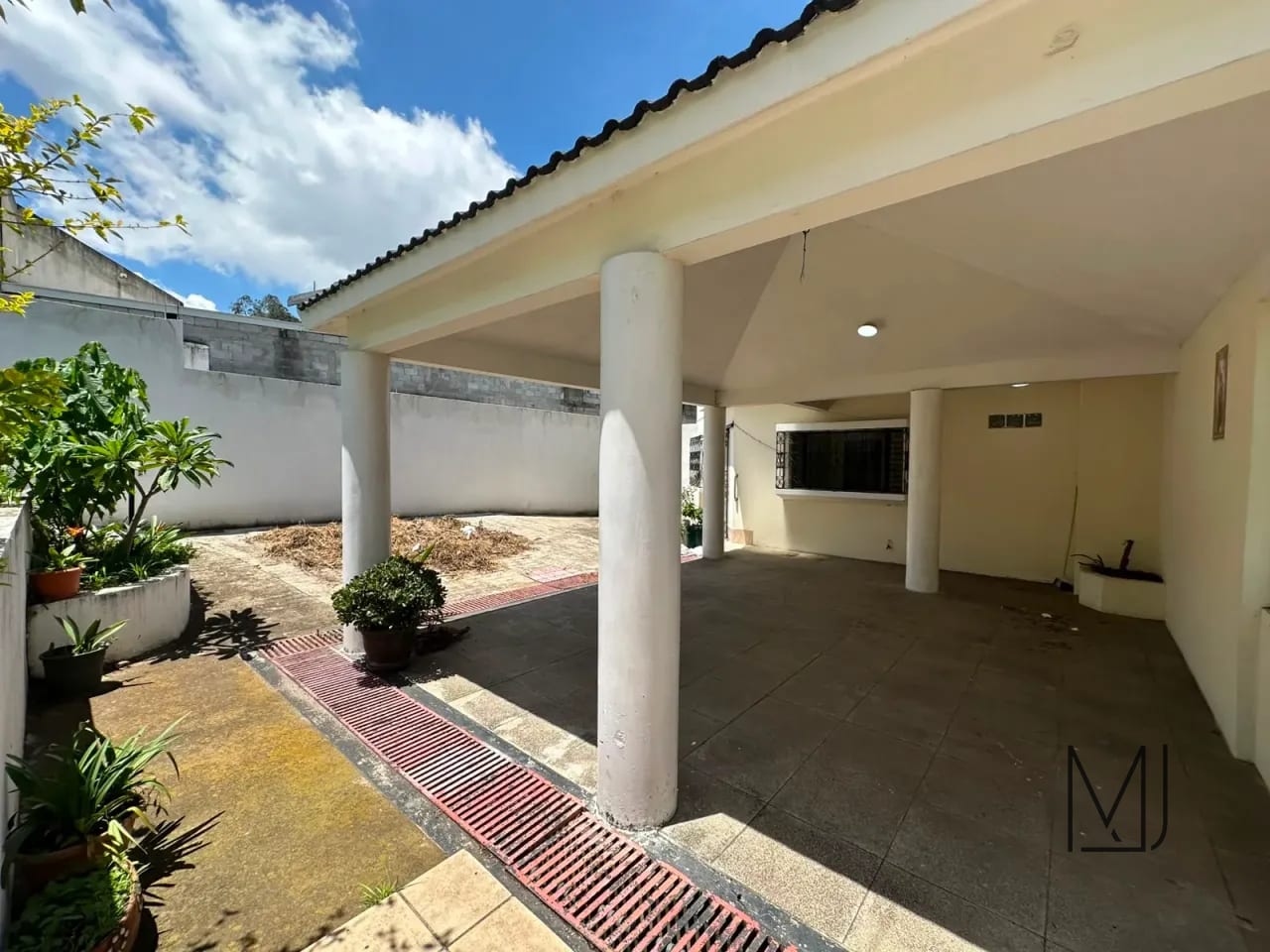 Casa en Venta | San Cristóbal Zona 8 de Mixco | 2 Casas en un Terreno · 10 Parqueos — Casa en Venta en Zona 8 Mixco, Guatemala, Ciudad — foto 7 de 17