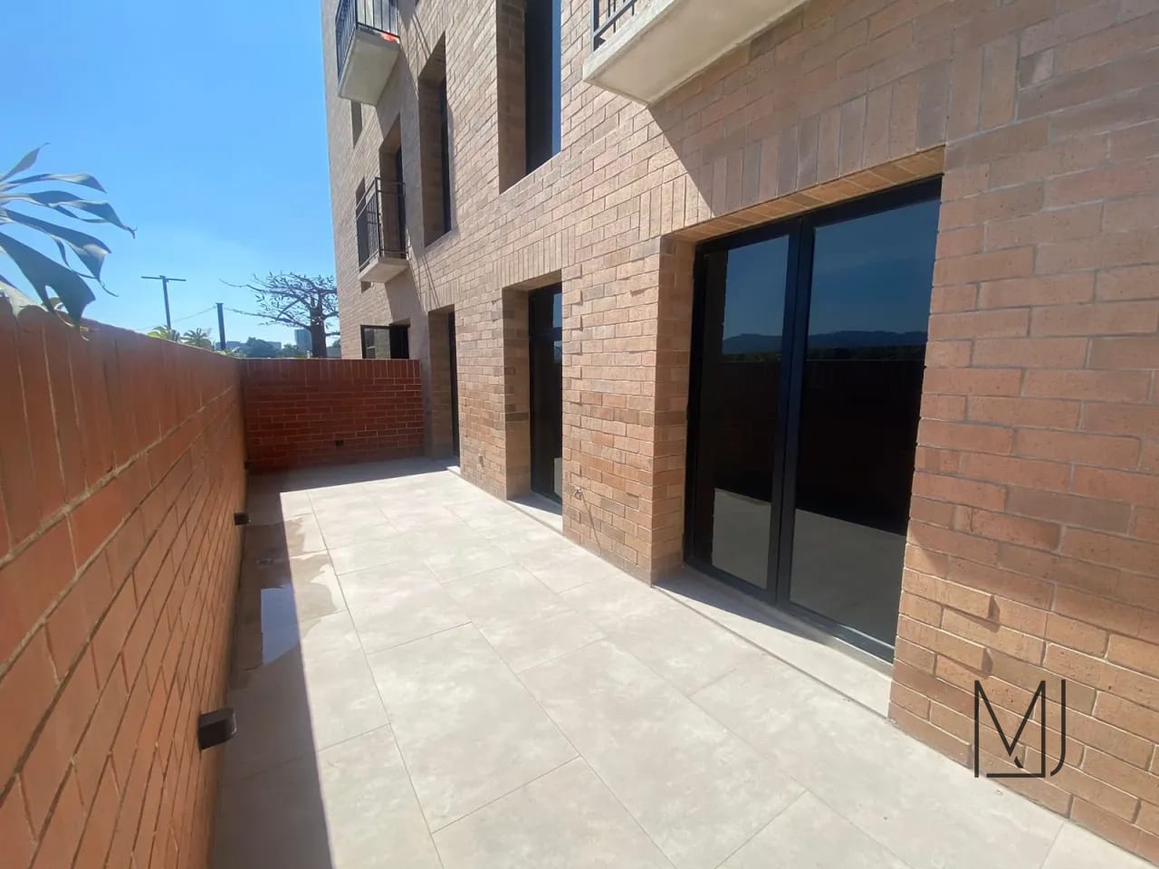Apartamento en Venta | Edificio Céntrico | Zona 5 | 2 hab. · Terraza — Apartamento en Alquiler en Céntrico, Zona 5, Guatemala, Ciudad — foto 5 de 10
