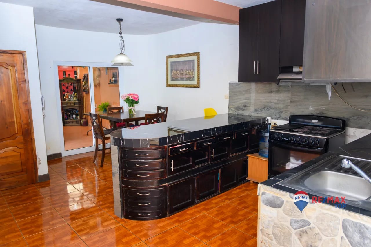 Casa de 2 Niveles en Exclusivo Residencial CACIC, Cobán, Alta Verapaz — Casa en Venta en Cobán, Alta Verapaz — foto 4 de 12