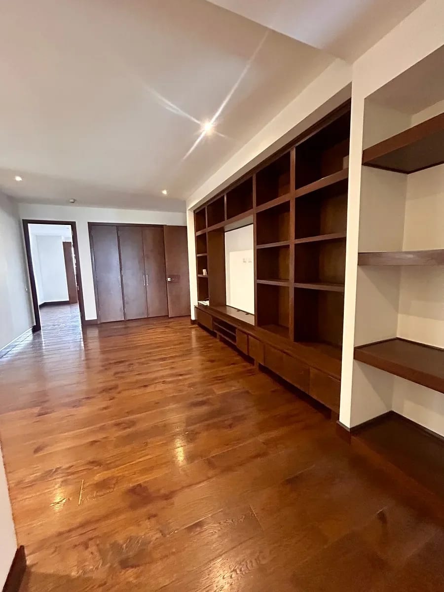 Apartamento en Alquiler en Tiffany 5ta (Vista a la Cañada) — Apartamento en Alquiler en Tiffany 5ta Avenida, Zona 14, Guatemala, Ciudad — foto 9 de 11