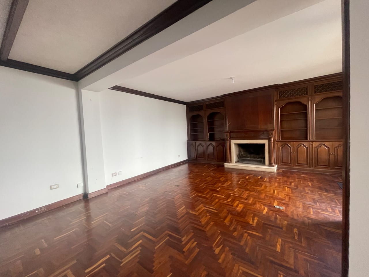 🏡✨ Casa en Venta en Zona 14 - con Jardín ✨🏡 — Casa en Venta en La Villa, Zona 14, Guatemala, Ciudad — foto 2 de 7
