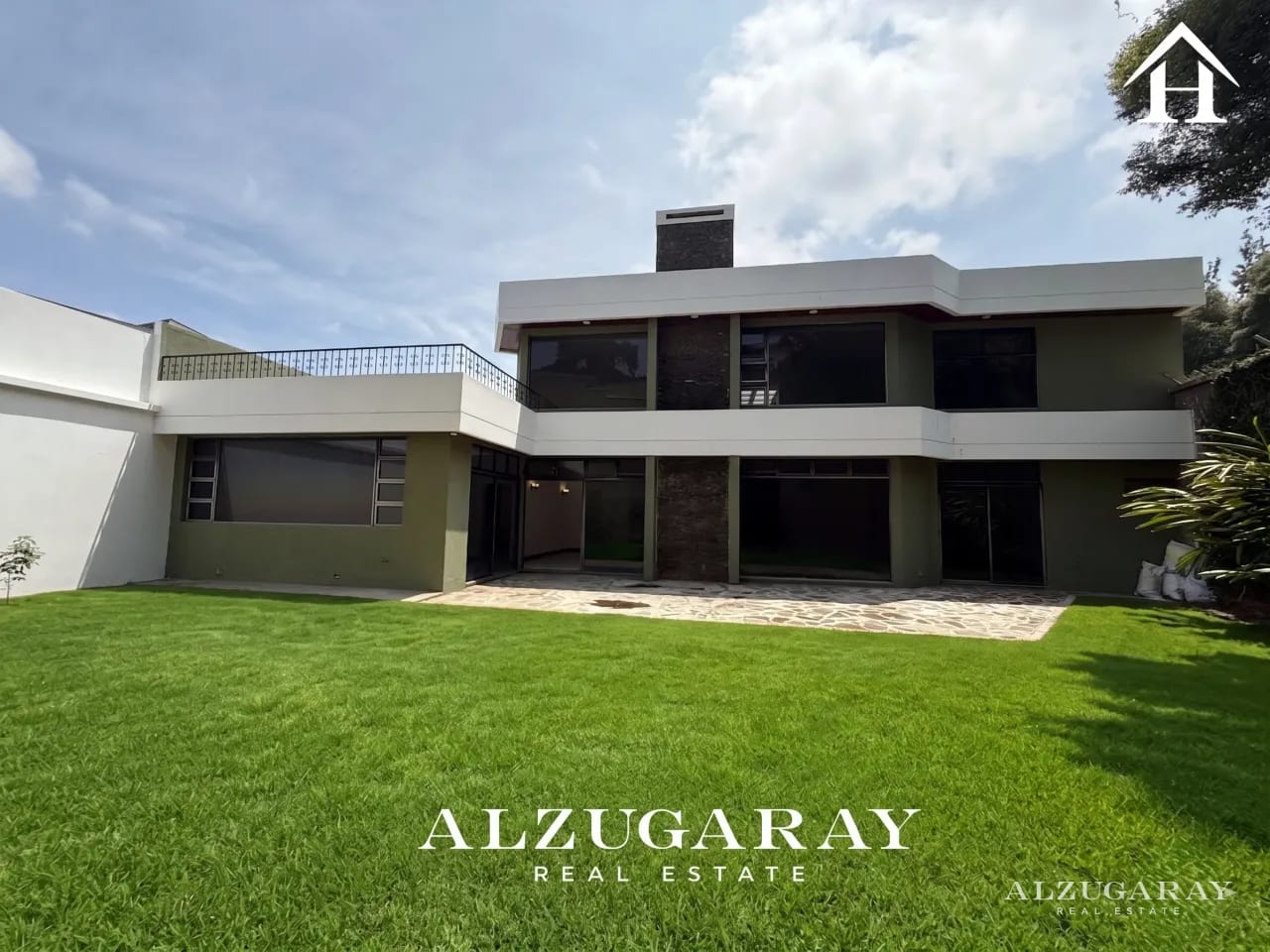 Casa en Renta con Amplio Jardin - 4 Hab. / Lomas San Rafael CAES — Apartamento en Alquiler en Lomas de San Rafael, Carretera a El Salvador, Guatemala, Ciudad — foto 1 de 10