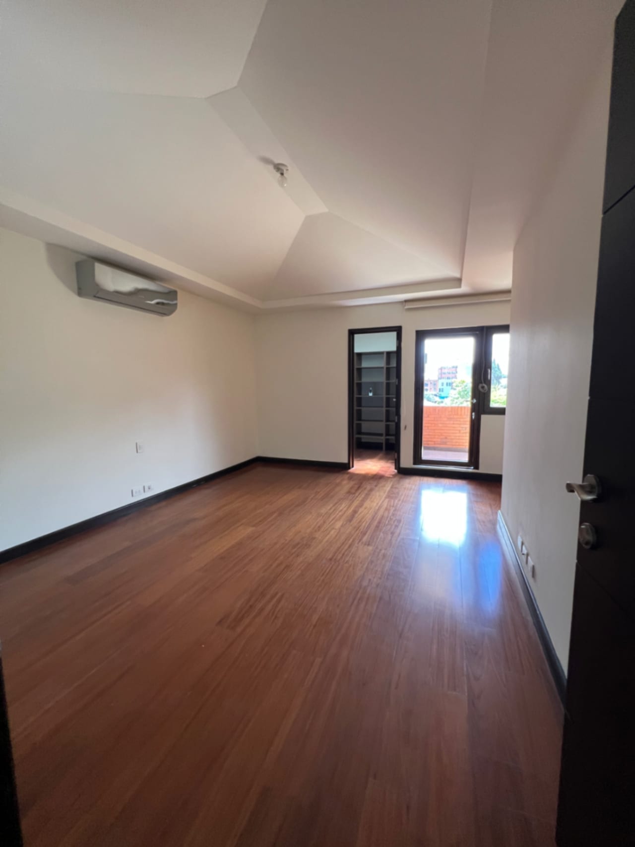 Casa Renta la Joya Zona 10 , 5 Dorm 600 MTS2 $4,350 — Casa en Alquiler en Zona 10, Guatemala, Ciudad — foto 12 de 17