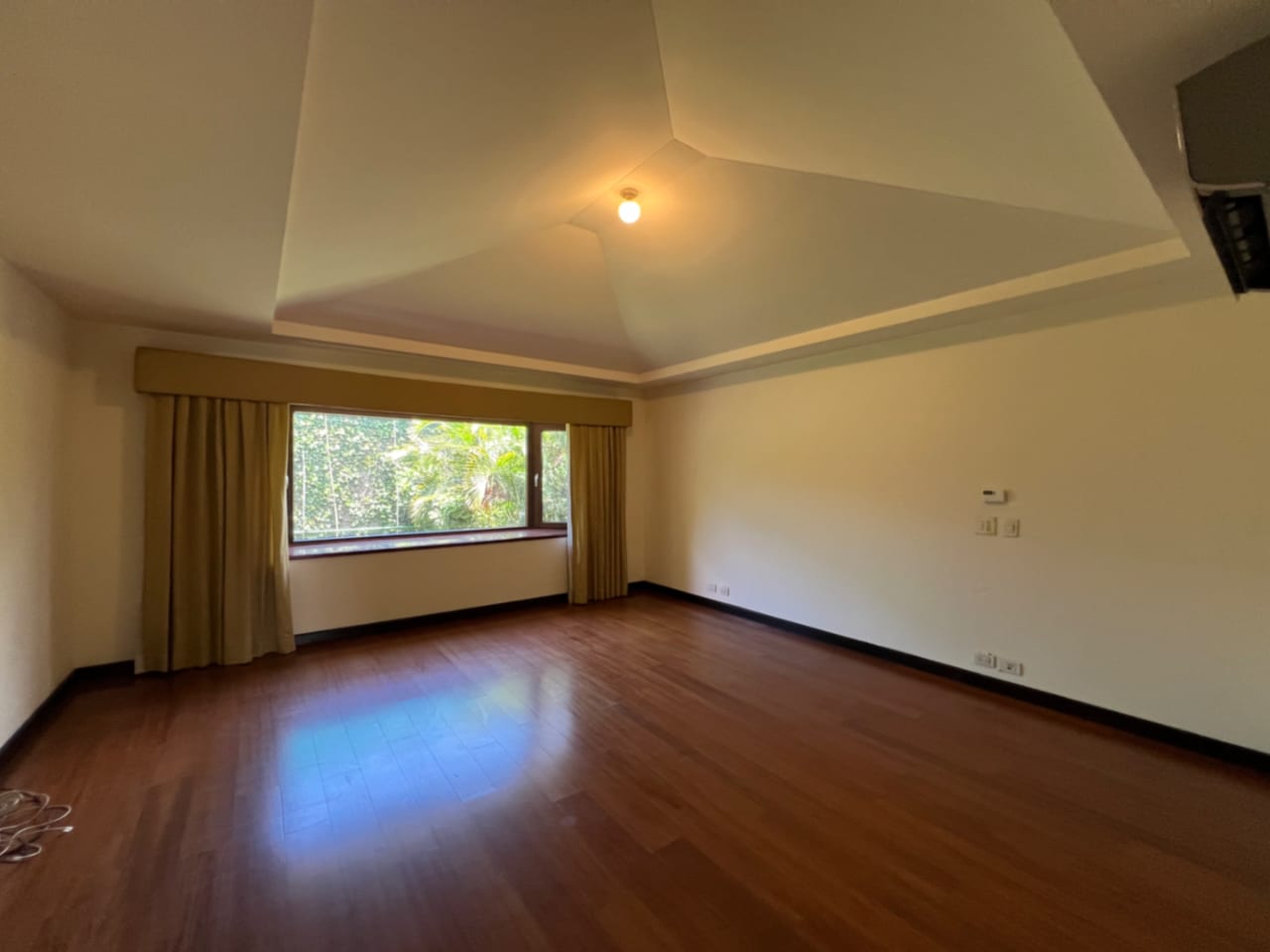 Casa Renta la Joya Zona 10 , 5 Dorm 600 MTS2 $4,350 — Casa en Alquiler en Zona 10, Guatemala, Ciudad — foto 15 de 17