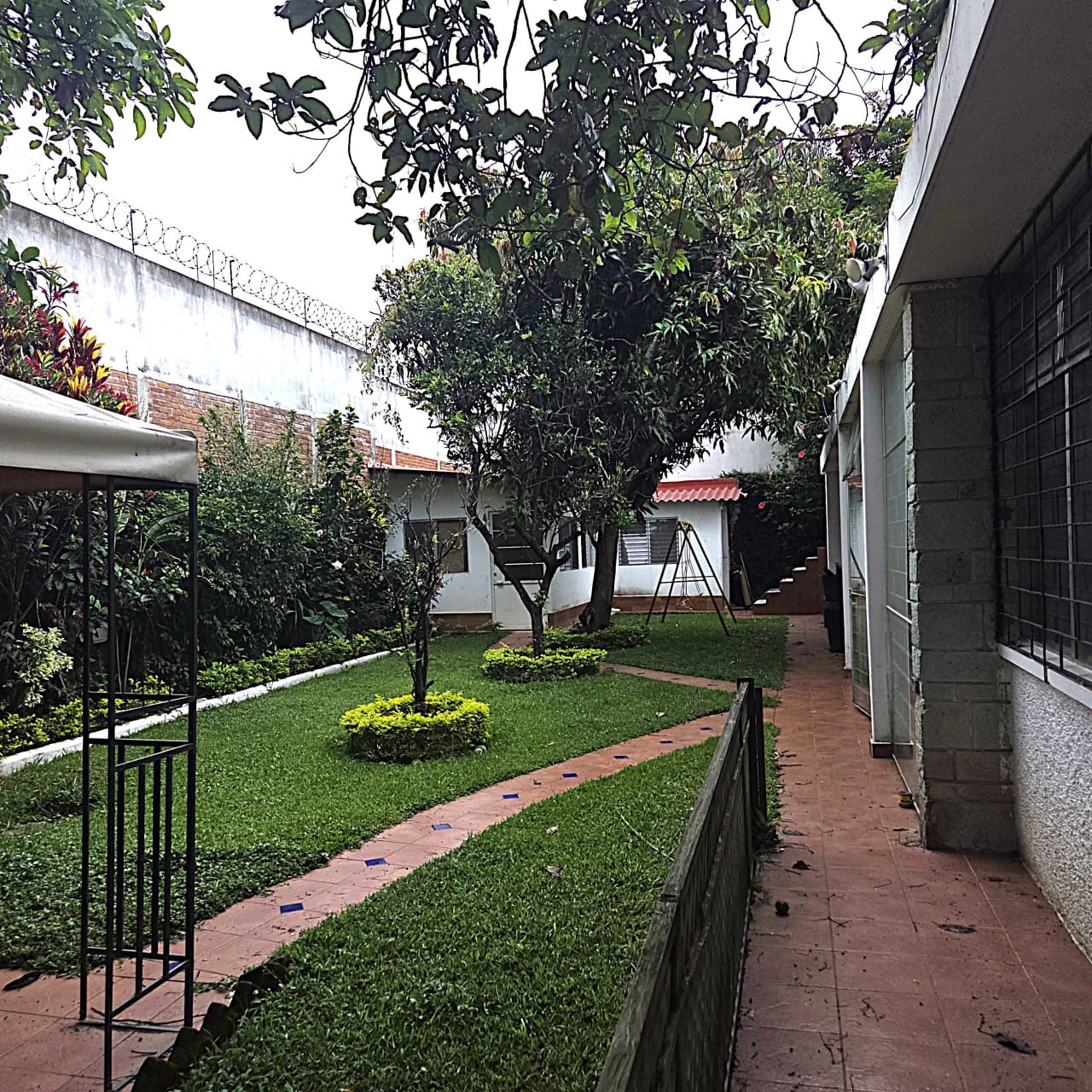 Amplia Casa en Renta Zona 10 — Casa en Alquiler en Zona 10, Guatemala, Ciudad — foto 12 de 18