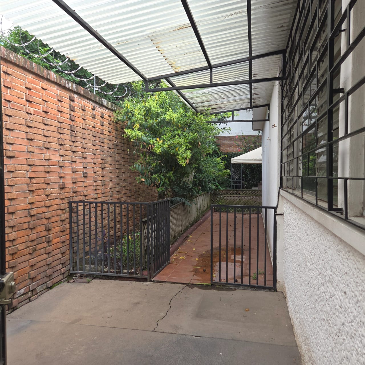 Amplia Casa en Renta Zona 10 — Casa en Alquiler en Zona 10, Guatemala, Ciudad — foto 16 de 18