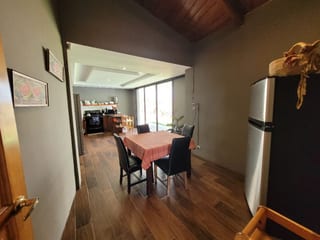 Atención inversionistas: Propiedad cerquísima a la ciudad y con un gran área verde — Casa en Venta en San Lucas Sacatepéquez, Sacatepéquez — miniatura 2 de 17