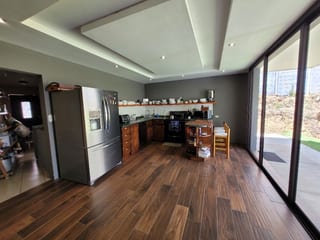 Atención inversionistas: Propiedad cerquísima a la ciudad y con un gran área verde — Casa en Venta en San Lucas Sacatepéquez, Sacatepéquez — miniatura 8 de 17