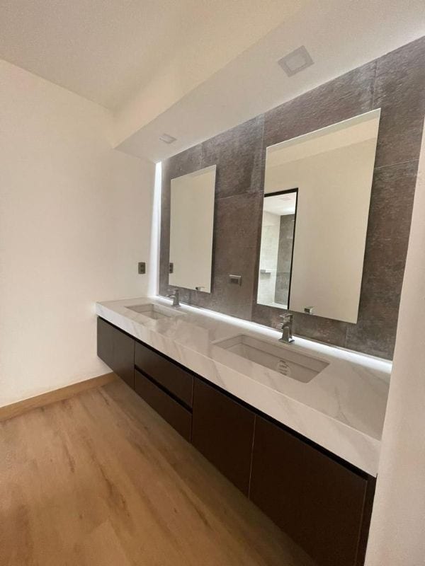 Moderna Casa en Venta | Zona 15, Colonia la Isla — Casa en Venta en El Maestro II, Zona 15, Guatemala, Ciudad — foto 12 de 17