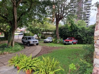 Casa Amplia con 20 Parqueos Zona 15 — Casa en Alquiler en Zona 15, Guatemala, Ciudad — miniatura 1 de 3