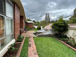 Casa en venta en esquina en OAKLAND zona 10 — Casa en Venta en Zona 10, Guatemala, Ciudad — miniatura 1 de 5