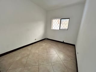 Casa en renta para vivienda u oficina zona 10 — Casa en Alquiler en Zona 10, Guatemala, Ciudad — miniatura 16 de 17