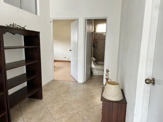 Casa en renta para vivienda u oficina zona 10 — Casa en Alquiler en Zona 10, Guatemala, Ciudad — miniatura 9 de 17