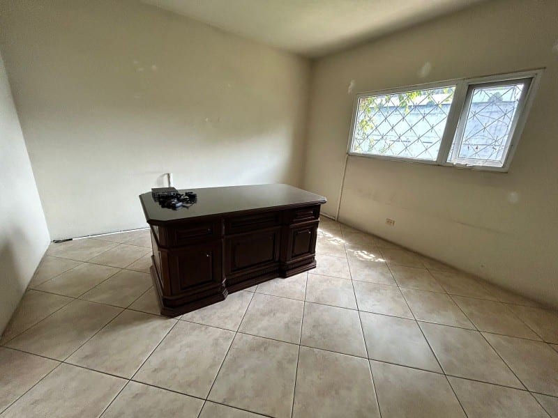 Casa en renta para vivienda u oficina zona 10 — Casa en Alquiler en Zona 10, Guatemala, Ciudad — foto 12 de 17