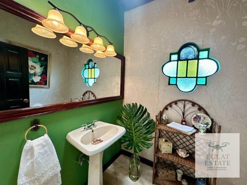 Excepcional Casa Residencial En Renta En San Rafael 1, Km 9 CAES: Grandiosidad y Elegancia en 1,025 m² — Casa en Alquiler en San Rafael, Carretera a El Salvador, Guatemala, Ciudad — foto 15 de 17