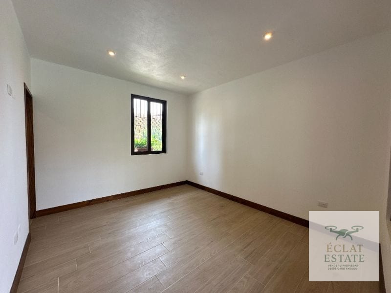 Casa en Venta en Los Franciscanos, Antigua Guatemala: Lujo y Confort — Casa en Venta en Ciudad Vieja, Sacatepéquez — foto 16 de 17