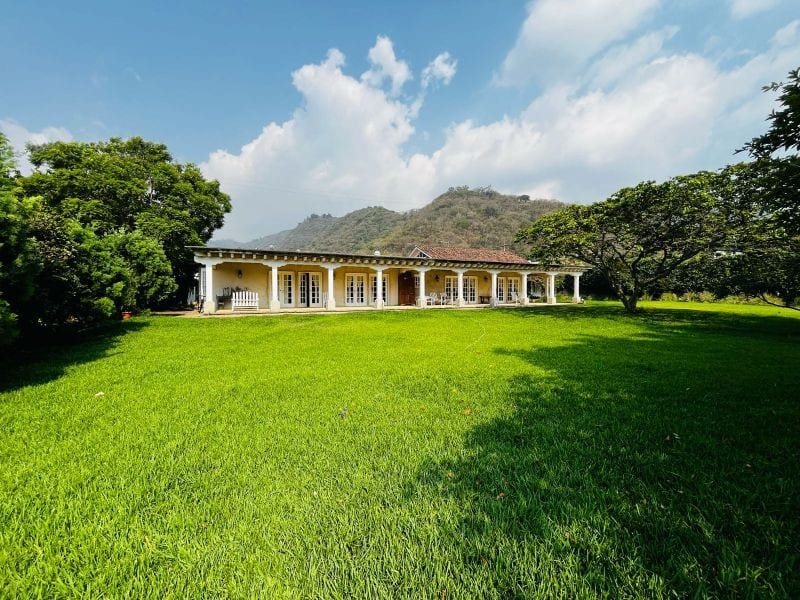 Antigua Guatemala casa Amueblada con amplio Jardin y 6 habitaciones — Casa en Alquiler en Antigua, Sacatepéquez — foto 9 de 9