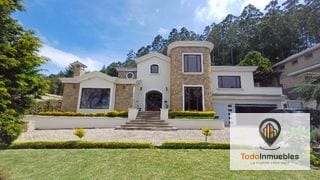 Casa en Venta el Las Alturas km 18.5 CES — Casa en Venta en Las Alturas, Carretera a El Salvador, Guatemala, Ciudad — miniatura 1 de 16