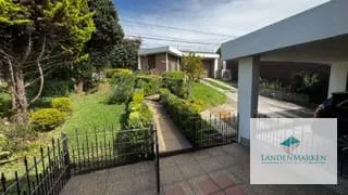 Venta de Casa con Extenso Terreno en San Cristobal Sector A10 — Casa en Venta en Zona 8 Mixco, Guatemala, Ciudad — miniatura 1 de 17