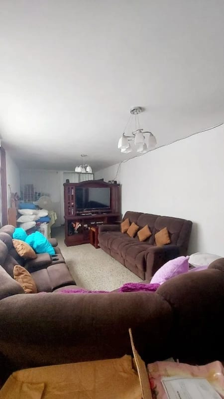 Vendo casa Colonia Alvarado sobre la Calzada Roosevelt — Casa en Venta en Zona 3 Mixco, Guatemala, Ciudad — foto 8 de 17