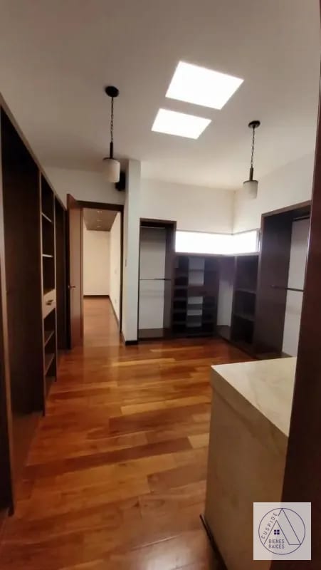 Zona 16 Las Cumbres Bella Residencia en Venta con ganas de hacer negocio. — Casa en Venta en Las Cumbres, Zona 16, Guatemala, Ciudad — foto 9 de 11