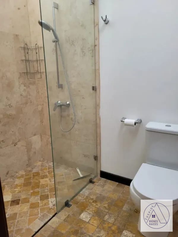 Zona 16 Las Cumbres Bella Residencia en Venta con ganas de hacer negocio. — Casa en Venta en Las Cumbres, Zona 16, Guatemala, Ciudad — foto 8 de 11