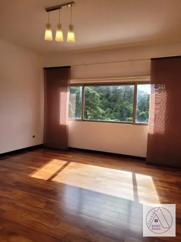 Zona 16 Las Cumbres Bella Residencia en Venta con ganas de hacer negocio. — Casa en Venta en Las Cumbres, Zona 16, Guatemala, Ciudad — foto 6 de 11