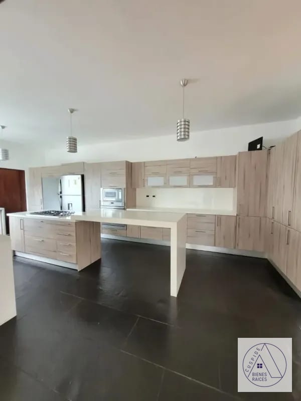 Zona 16 Las Cumbres Bella Residencia en Venta con ganas de hacer negocio. — Casa en Venta en Las Cumbres, Zona 16, Guatemala, Ciudad — foto 3 de 11