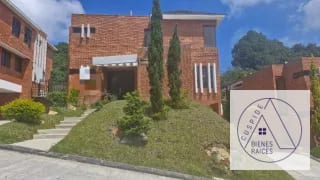 Antaria Buena Vista / Santa Catarina Pinula viva a 10 minutos de zona 10 — Casa en Venta en Santa Catarina Pinula, Guatemala, Ciudad — miniatura 1 de 12