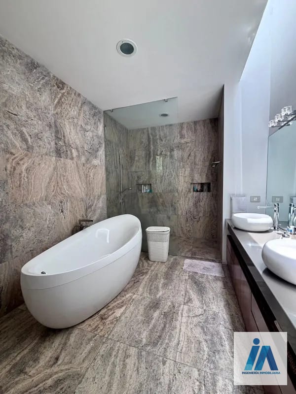 ESPECTACULAR CASA - Las Luces km 12.5 CAES en Venta — Casa en Venta en Las Luces, Carretera a El Salvador, Guatemala, Ciudad — foto 10 de 17