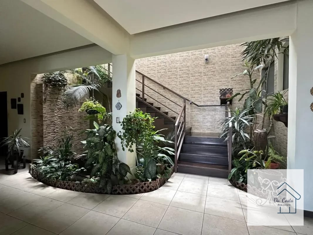 casa — Casa en Venta en Bellas Luces, Santa Catarina Pinula, Guatemala, Ciudad — foto 1 de 9