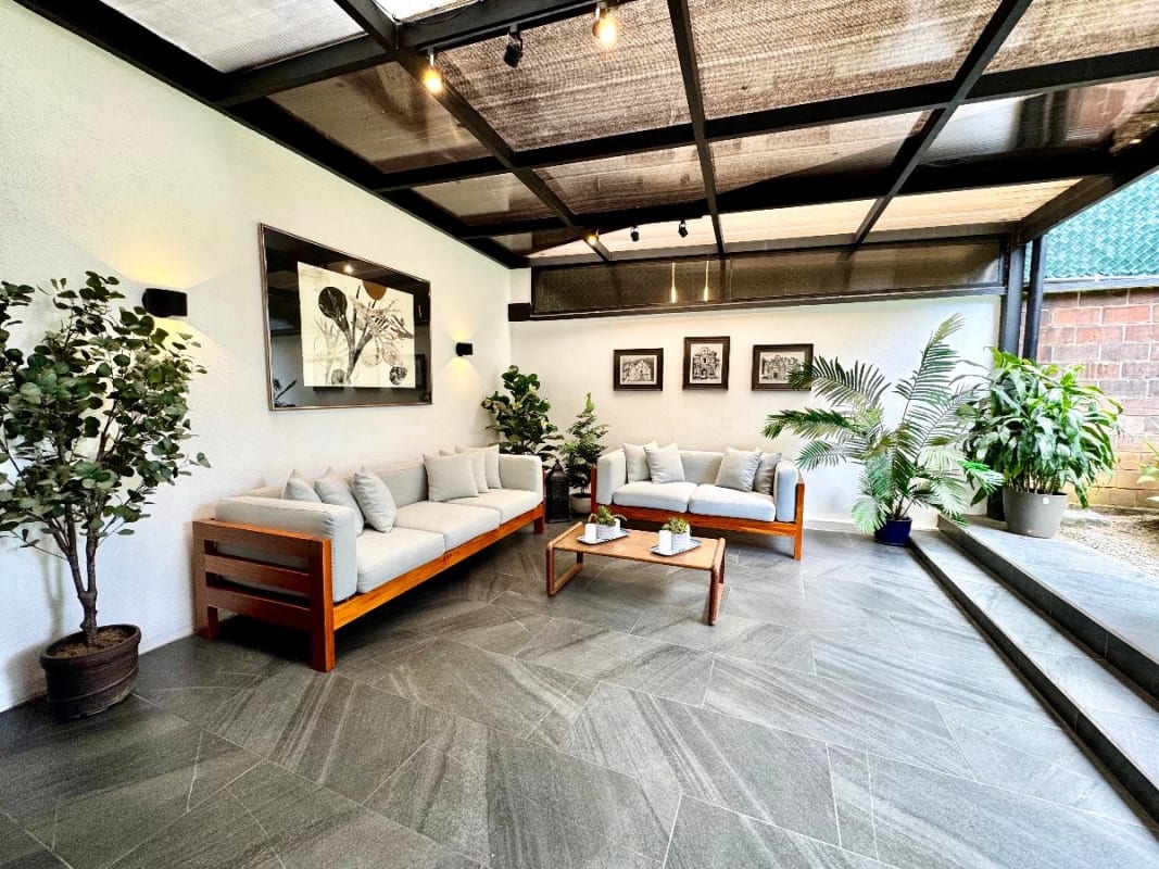 Casa exclusiva en alquiler en zona 10 – Ideal para embajada, family office u oficina privada de alto nivel — Casa en Alquiler en Zona 10, Guatemala, Ciudad — foto 14 de 16