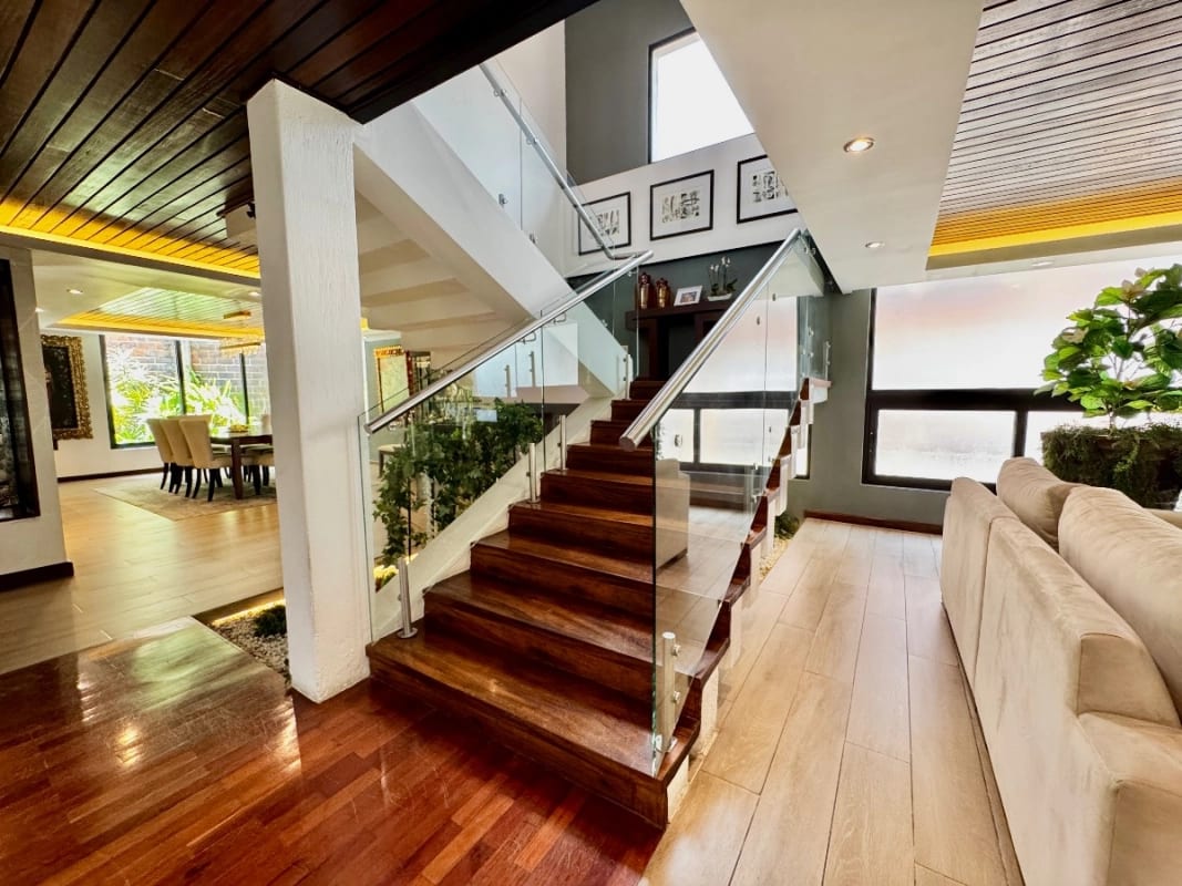 Casa exclusiva en alquiler en zona 10 – Ideal para embajada, family office u oficina privada de alto nivel — Casa en Alquiler en Zona 10, Guatemala, Ciudad — foto 9 de 16