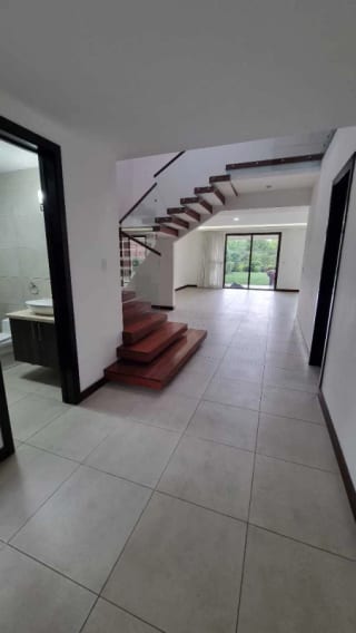 *Vendo Hermosa Casa en Exclusiva Area de Carretera a El Salvador, Residencias Concepción, cluster Camelias* — Casa en Venta en Bromelias Concepcion, Carretera a El Salvador, Guatemala, Ciudad — miniatura 15 de 17