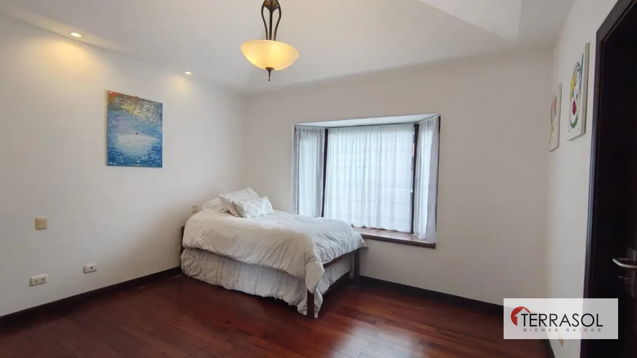 Amplia, moderna y nitida casa en venta en Muxbal — Casa en Venta en Muxbal, Guatemala, Ciudad — foto 10 de 17