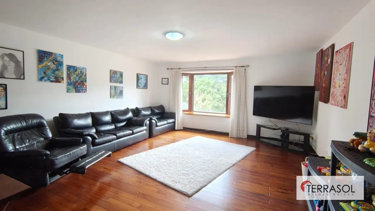 Amplia, moderna y nitida casa en venta en Muxbal — Casa en Venta en Muxbal, Guatemala, Ciudad — foto 9 de 17
