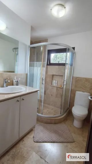 Amplia, moderna y nitida casa en venta en Muxbal — Casa en Venta en Muxbal, Guatemala, Ciudad — miniatura 8 de 17