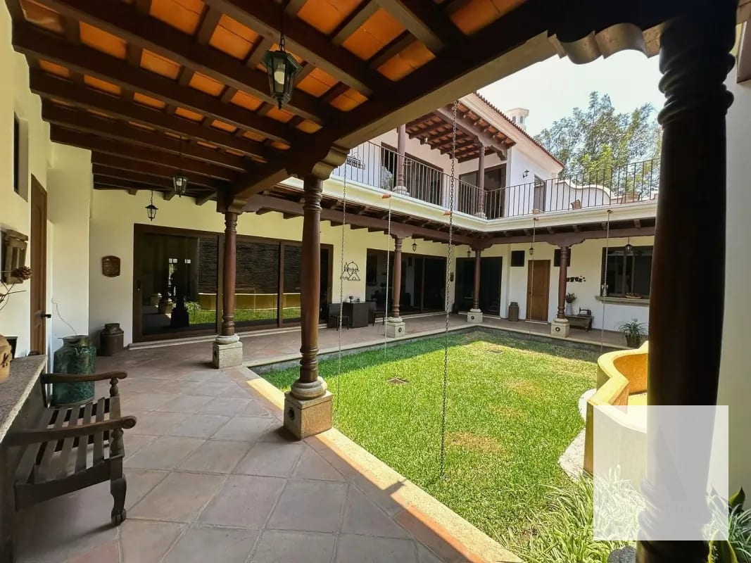 Residencia con potencial para Airbnb en Antigua Guatemala — Casa en Venta en Jocotenango, Sacatepéquez — foto 3 de 12