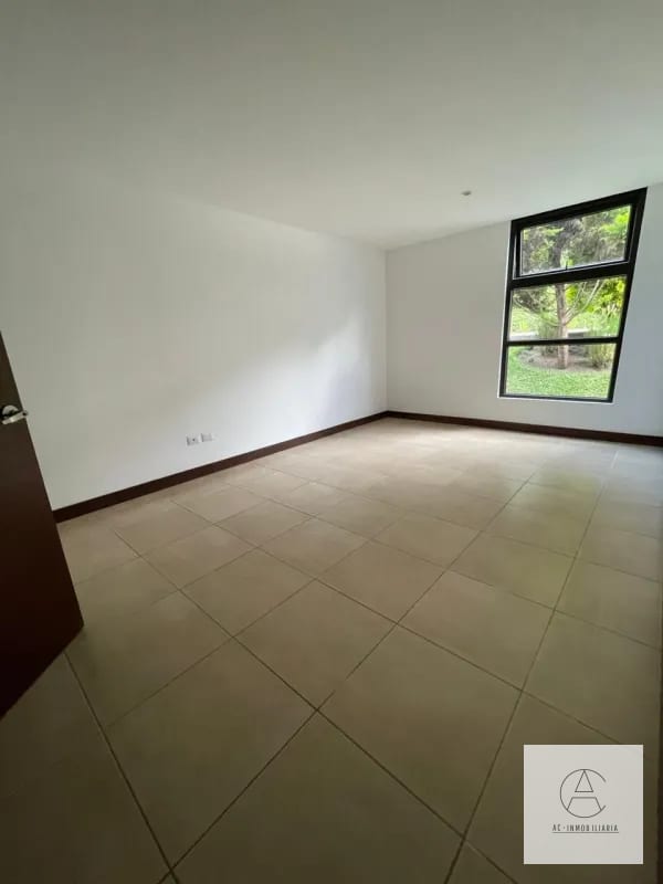 Linda casa con Jardín en venta — Casa en Venta en Santa Catarina Pinula, Guatemala, Ciudad — foto 13 de 17