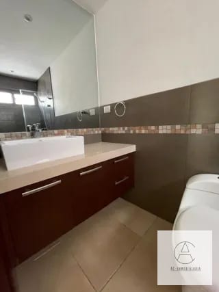 Linda casa con Jardín en venta — Casa en Venta en Santa Catarina Pinula, Guatemala, Ciudad — miniatura 12 de 17