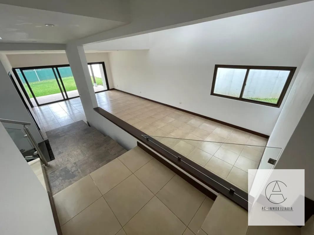 Linda casa con Jardín en venta — Casa en Venta en Santa Catarina Pinula, Guatemala, Ciudad — foto 11 de 17