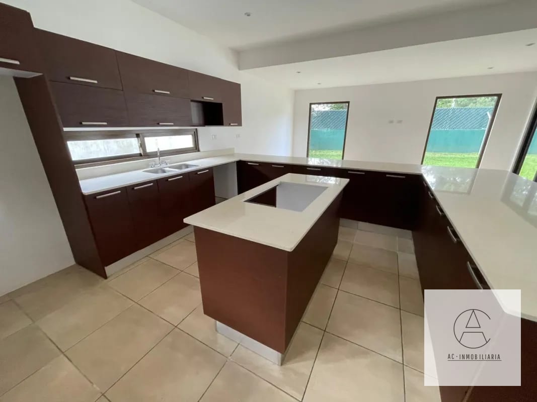 Linda casa con Jardín en venta — Casa en Venta en Santa Catarina Pinula, Guatemala, Ciudad — foto 6 de 17