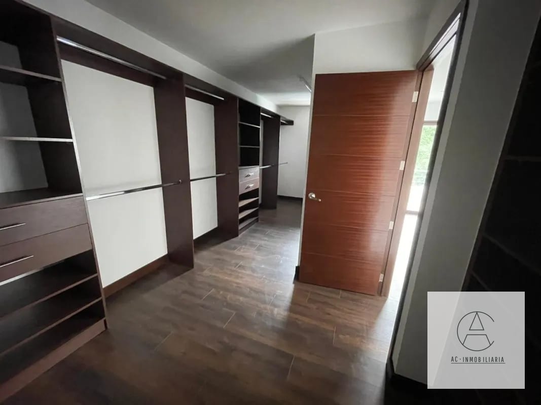 Linda casa con Jardín en venta — Casa en Venta en Santa Catarina Pinula, Guatemala, Ciudad — foto 3 de 17