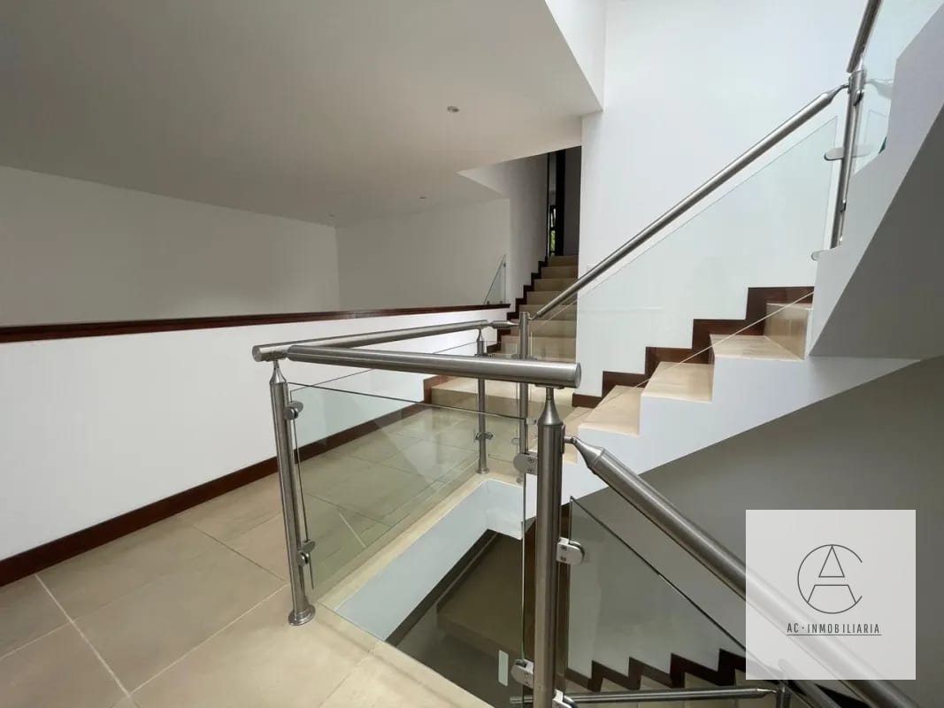Linda casa con Jardín en venta — Casa en Venta en Santa Catarina Pinula, Guatemala, Ciudad — foto 2 de 17