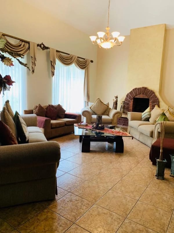 🏠Se vende casa de un nivel con hermoso jardín, en Casa y Campo, Carretera a El Salvador — Casa en Venta en Carretera a El Salvador, Guatemala, Ciudad — foto 9 de 17