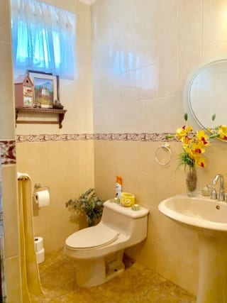 🏠Se vende casa de un nivel con hermoso jardín, en Casa y Campo, Carretera a El Salvador — Casa en Venta en Carretera a El Salvador, Guatemala, Ciudad — miniatura 2 de 17